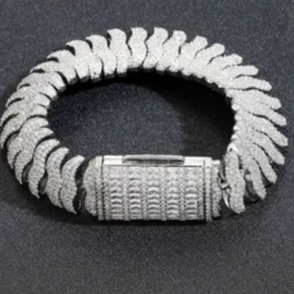 18k 8ct Bracelet - Picture 2 of 9